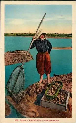 Arcachon Arcaishon Bassin Une parqueuse Frau beim fischen angeln 1937