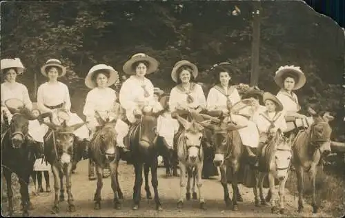 Ansichtskarte Eisenach Wartburg feine Damen auf Esel 1918