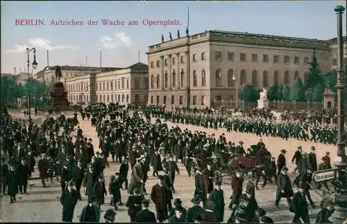 Ansichtskarte Mitte-Berlin Aufziehen der Wache am Opernplatz 1920