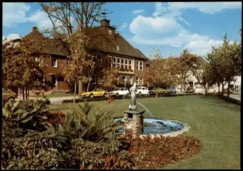 Monheim am Rhein Ortsansicht, Gebäude-Ansicht, Autos u.a. VW Käfer 1970