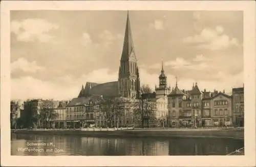 Ansichtskarte Schwerin Pfaffenteich mit Dom. 1930