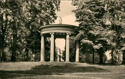 Ansichtskarte Neustrelitz Schloßgarten mit Hebetempel 1960