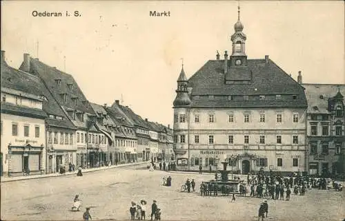Ansichtskarte Oederan Marktplatz Markt Personen am Ratskeller 1913