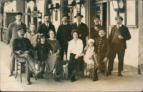 Ansichtskarte  Gruppenbild am Bahnsteig Bahnhof 1913