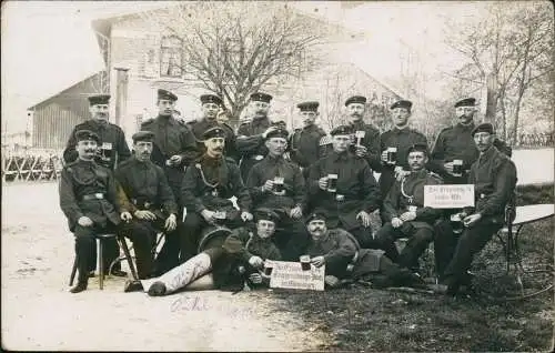 Münsingen (Württemberg) Truppenübungsplatz Gruppenbild Soldaten mit Bier 1908
