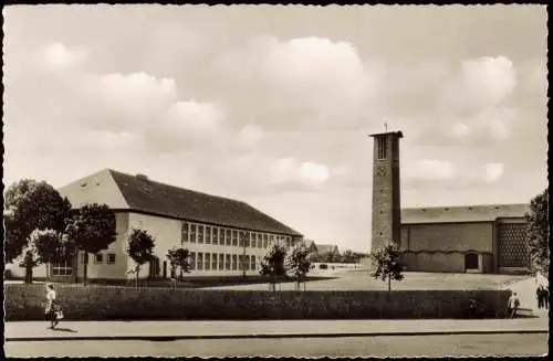 Ansichtskarte Bitburg Peterskirche mit Schule 1960