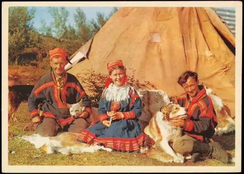 Lappland (allgemein) Typen - Lappland Familie mit Hunden vor Zelt Norway 1962