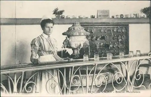 CPA Vichy Source Mesdames - Frau an der Heilwasser Bar 1913