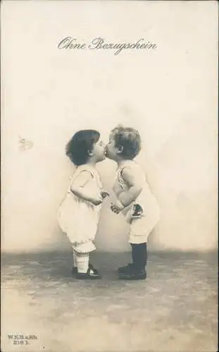Ansichtskarte  Kinder Künstlerkarte Ohne Bezugschein Kuss Fotokunst 1918