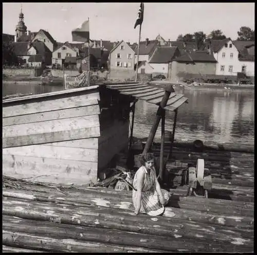 Marktbreit Frau auf Floß Wohnfloss Simon Wieb 1939/2004 Privatfoto Foto  Fotoabzug
