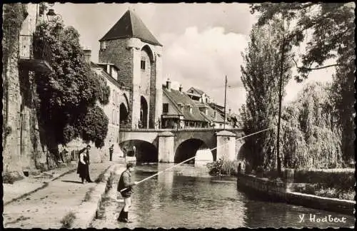 Moret-sur-Loing Petit quai, les anciennes fortifications Bourgogne 1960