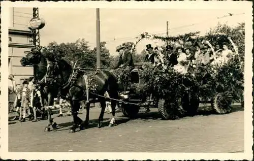Köln Voll besetzter Umzugswagen Schützenfest 1965 Privatfoto Foto