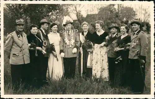 Köln Gruppenbild Schützenkönig mit Vorsitzenden 1965 Privatfoto Foto