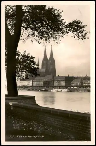 Köln   vom Messegelände: vor dem Dom die Reichsbahn-Direktions-Gebäude 1930