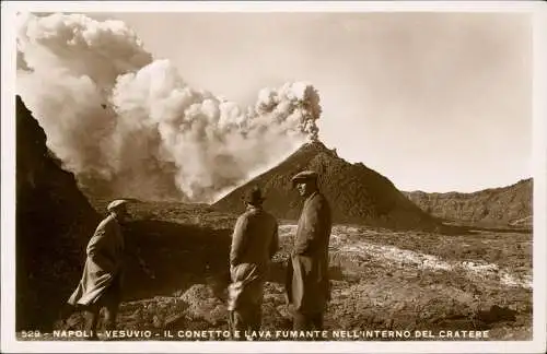 Cartoline Neapel Napoli Vesuv Vesuvio Vesuvius Männer vor dem Krater 1937