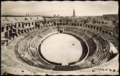 CPA Nîmes Intérieur des Arènes Romaines 1960
