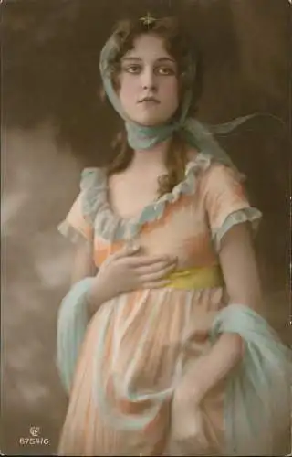 Ansichtskarte  schöne junge Frau Fotokunst Mode coloriert 1913