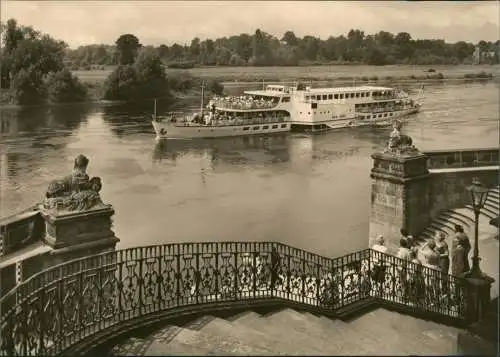 Pillnitz Schloss Pillnitz mit Dampfer Weiße Flotte Dresden davor 1964