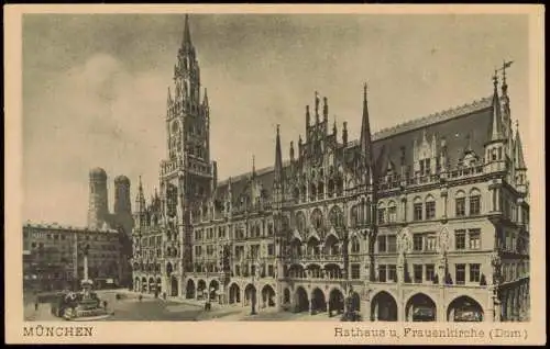 Ansichtskarte München Rathaus u. Frauenkirche (Dom) 1920