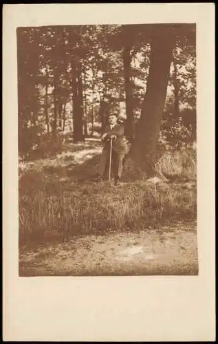 Menschen / Soziales Leben - Mann im Anzug im Wald 1928 Privatfoto