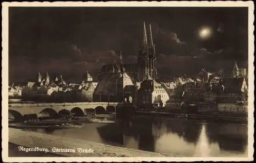 Ansichtskarte Regensburg Stadt bei Mondschein Steinerne Brücke 1939