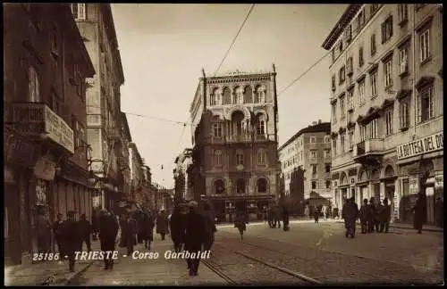 Cartoline Triest Trieste Platz, Straßen-Ansicht, Corso Garibaldi 1930