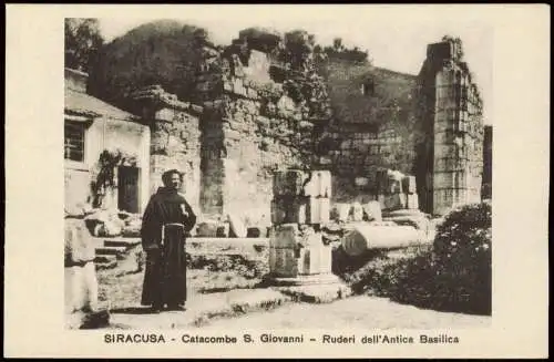 Syrakus  Siracusa (Sarausa) Catacombe S. Giovanni Mönch 1917  Sizilien Sicilia