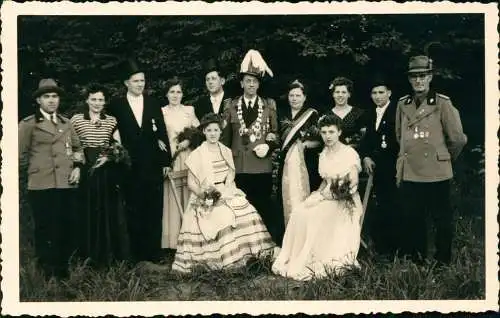 Köln Gruppenbild Schützenverein Schützenkönig Frauen 1962 Privatfoto Foto