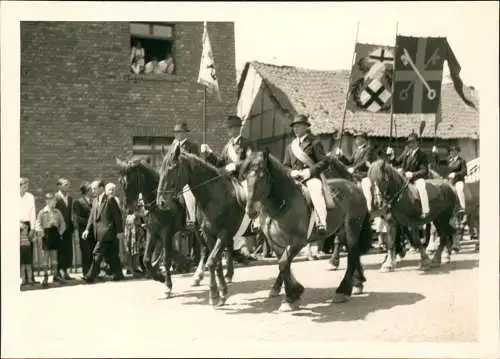 Foto Köln Festumzug Reiter Pferde Standarten 1956 Foto