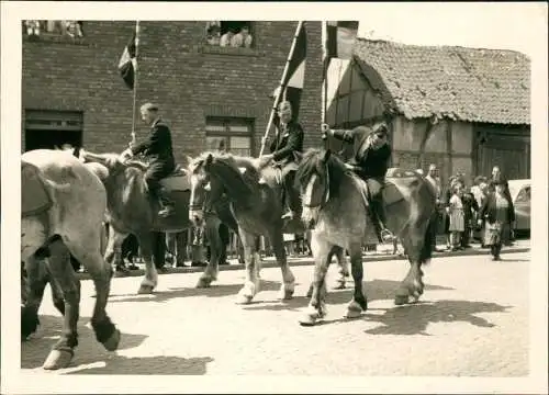 Foto Köln Festumzug Pferde Reiter Standarten 1956 Foto