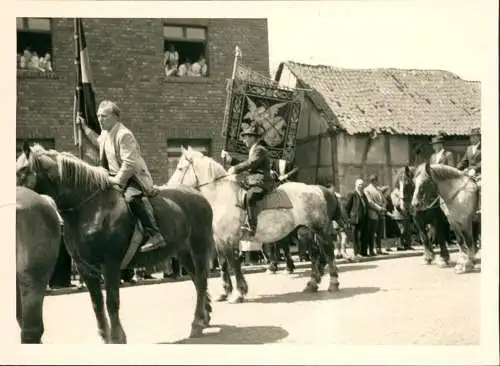 Foto Köln Katholikentag Pferde Reiter Fahnen 1956 Foto