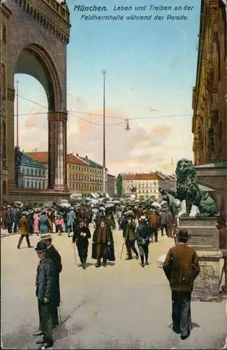 München Leben und Treiben an der Feldherrnhalle während der Parade. 1922