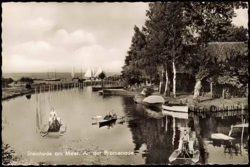 .Niedersachsen Steinhude am Meer An der Promenade Personen Tretboot 1963