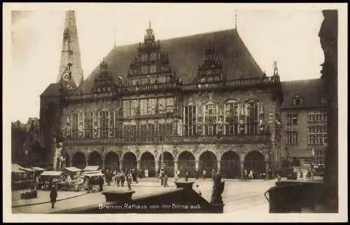 Ansichtskarte Bremen Rathaus, Vorplatz mit Marktständen 1930