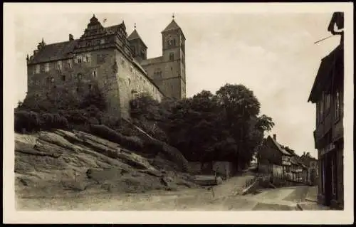 Ansichtskarte Quedlinburg Schloss Am Schloßberg Partie zur DDR-Zeit 1955