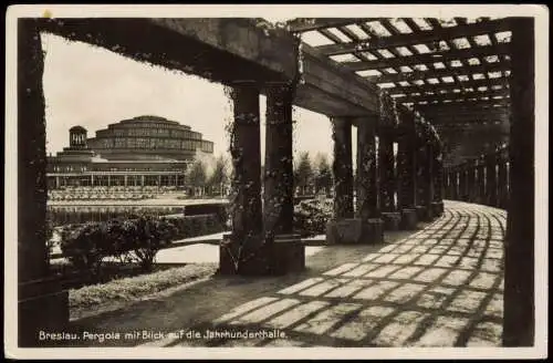 Breslau Wrocław Pergola mit Blick auf die Jahrhunderthalle. 1932