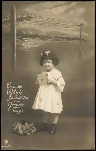 Geburtstag Birthday kleines Mädchen mit Brief unter Stromleitung Fotokunst 1921