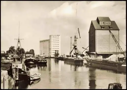 Ansichtskarte Anklam Hafenpartie Kräne und Speicher 1976