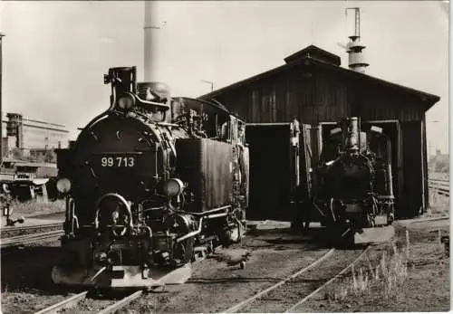 Radebeul Traditionsbahn Radebeul Ost-Radeburg, Loks vor dem Lokschuppen 1985