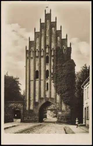 Ansichtskarte Neubrandenburg Stargarder Tor, Stadtseite des Innentors 1928