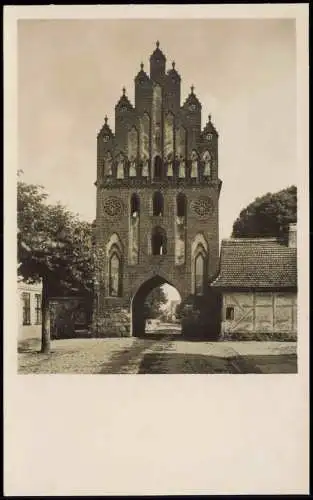 Ansichtskarte Neubrandenburg Neues Tor, Stadtseite: Die Jungfrauen 1928