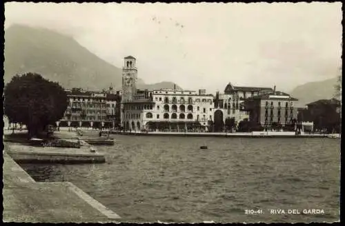 Cartoline Riva del Garda Stadtteilansicht vom Gardasee aus gesehen 1950