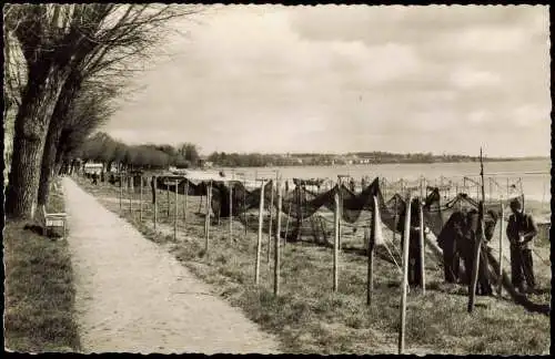 Ansichtskarte Haffkrug-Scharbeutz Strand Fischer und Fischernetze 1960