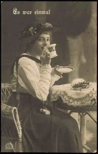 Ansichtskarte  Schöne Frau mit Hut beim Kaffee Es war einmal 1917