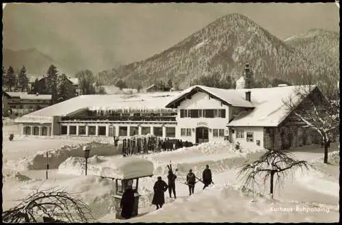Ansichtskarte Ruhpolding Skiläufer am Kurhaus Winter 1963