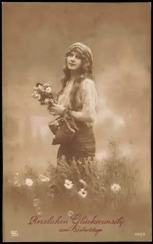 Geburtstag Birthday lassiv schauende schöne Frau Blumenwiese Fotokunst 1918