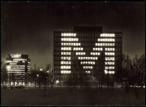Mannheim Das leuchtende "M" Lichtwerbung Direktionsgebäude  Versicherung
 1968
