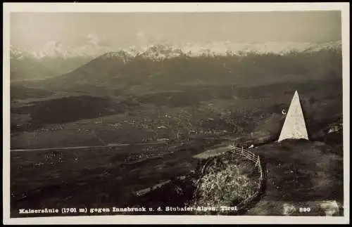 Innsbruck Kaisersäule gegen Innsbruck u. d. Stubaier-Alpen, Tirol 1930