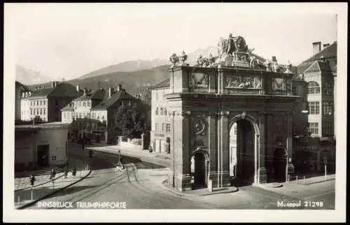 Ansichtskarte Innsbruck Straßenpartie an der Triumphforte 1930