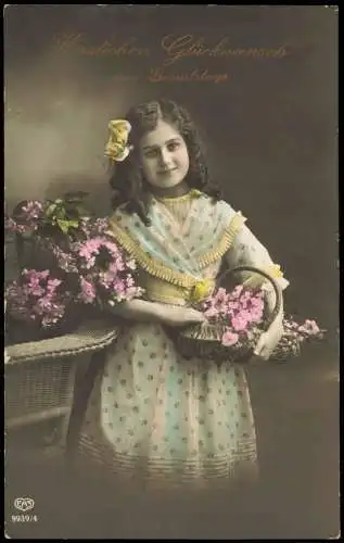 Geburtstag Birthday Mädchen mit Kleid und Blumen Fotokunst Color 1915